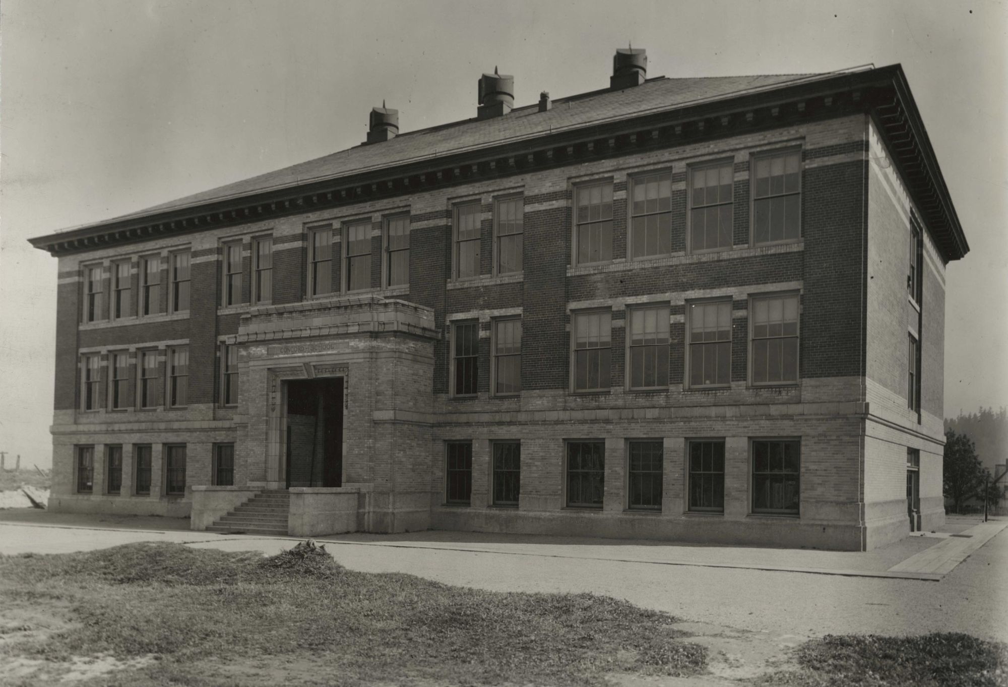 Concord School around 1914: the new brick building on bare ground.